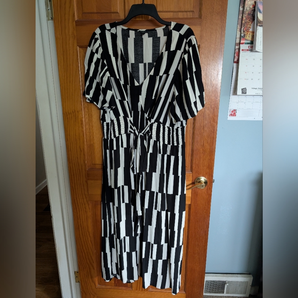 Ann Taylor Factory Black and White Geometric Maxi Dress
